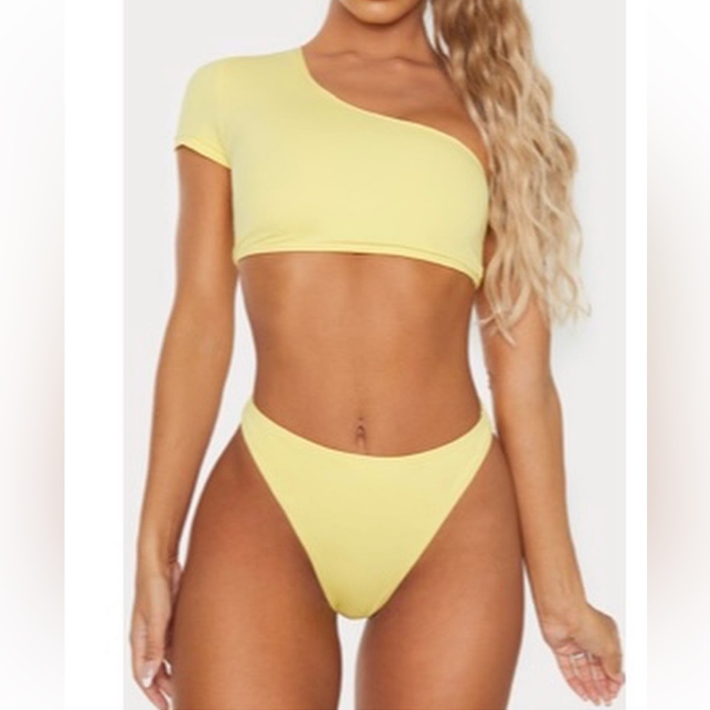 One-shoulder bikini